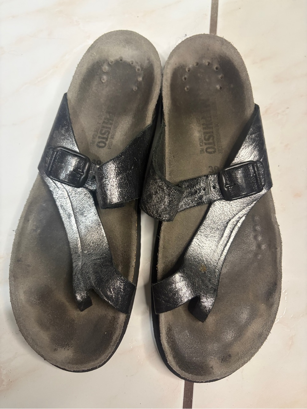 Mephisto Metallic Black Leather Toe-Post Sandals
